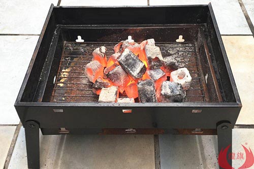 户外烧烤如何点燃烧烤炭?